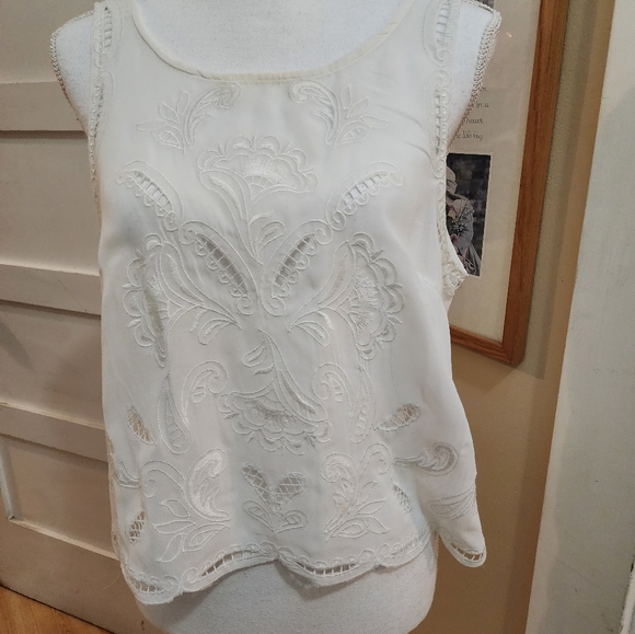 Milky Way Women's Open Back Sleeveless Crop Top - Picture 2 of 10